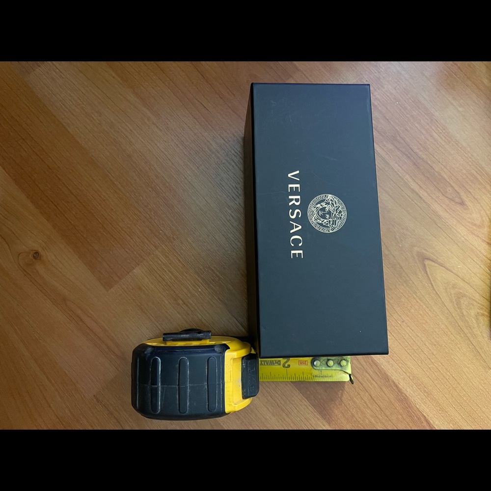 Empty box - Picture 2 of 3